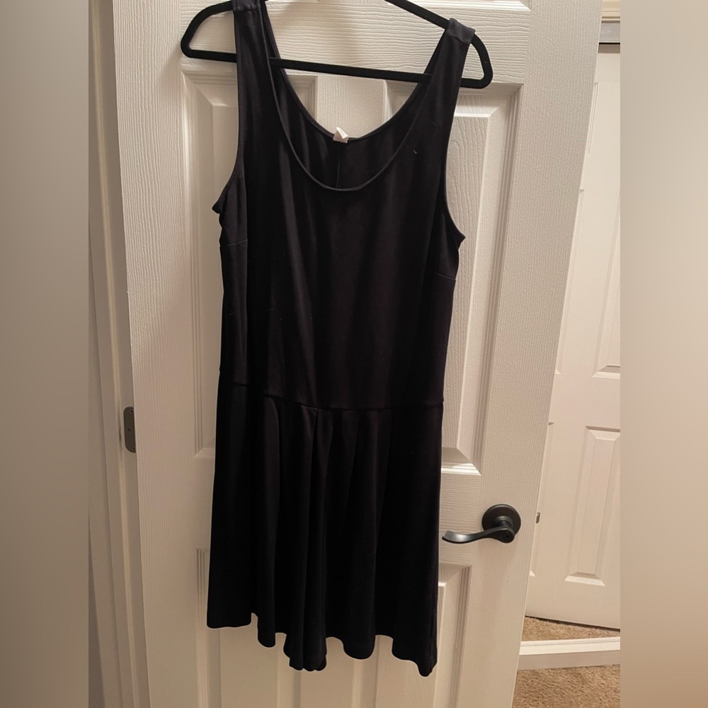 This is an black old navy jumper. Like new. XL Tall